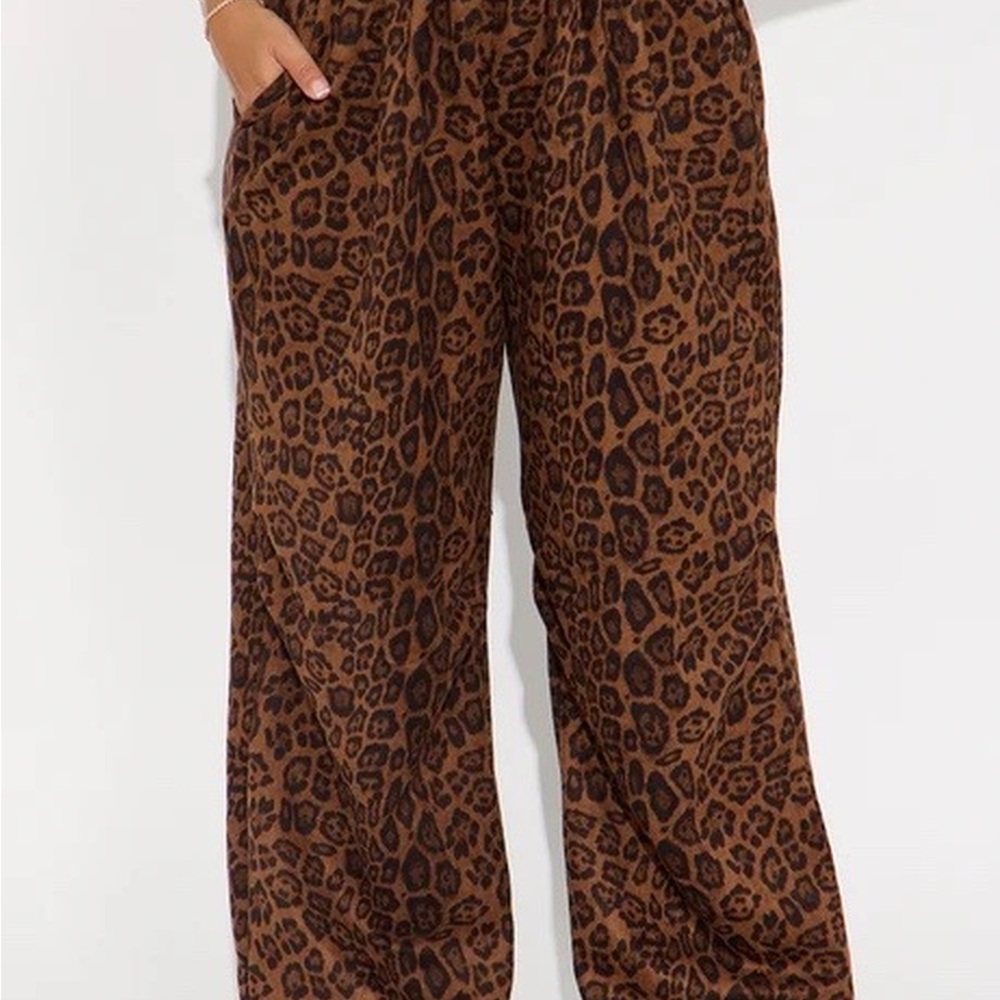 Fashion Nova Leopard Jogger Pants Wide Leg Elastic Waist Size M NWT